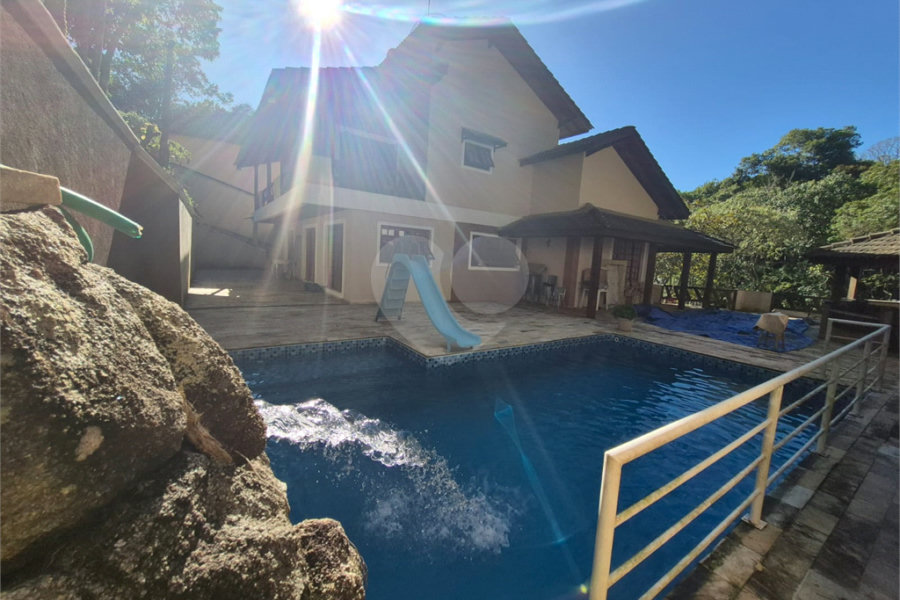 Casa à venda com 4 suítes no condomínio Alpes da Cantareira, Mairiporã - SP