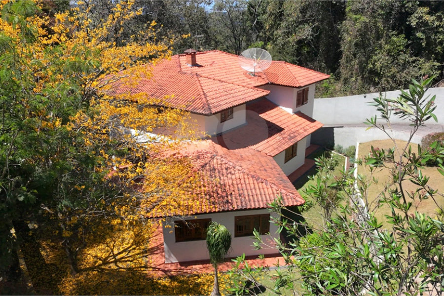 Casa à venda com 4 quartos, sendo 2 suítes, no condomínio Alpes da Cantareira, Mairiporã - SP