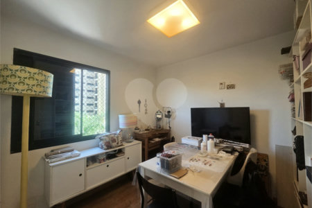 Apartamento à venda com 3 quartos, sendo 1 suíte, em Alto da Boa Vista, São Paulo, SP