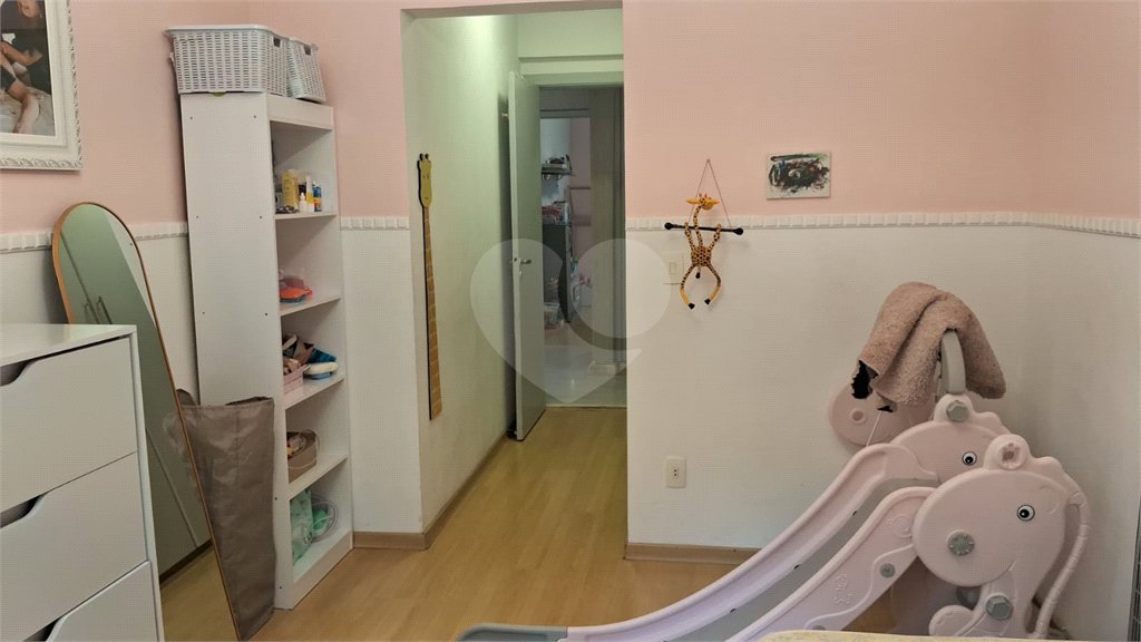 Apartamento a venda na Aclimação com 4 dormitórios e 2 vagas.
