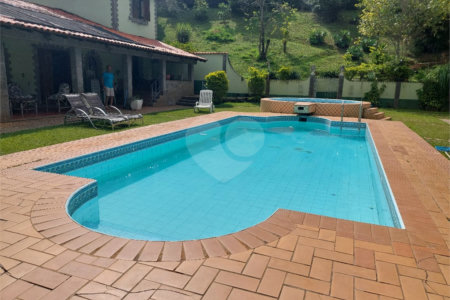 Casa à venda ou para alugar com 5 quartos, sendo 2 suítes, no condomínio Restinga Verde, São Roque - SP