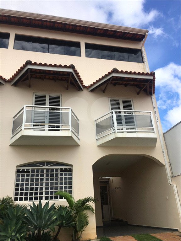 Sobrado à venda com 4 quartos, sendo 1 suíte, em Vila Rubens, Indaiatuba, SP