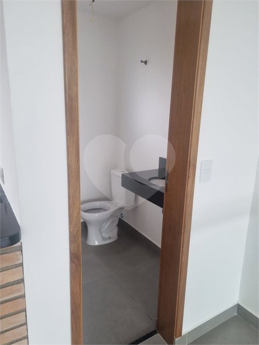 Sobrado à venda com 3 quartos, sendo 1 suíte, em Vila São Paulo, São Paulo, SP