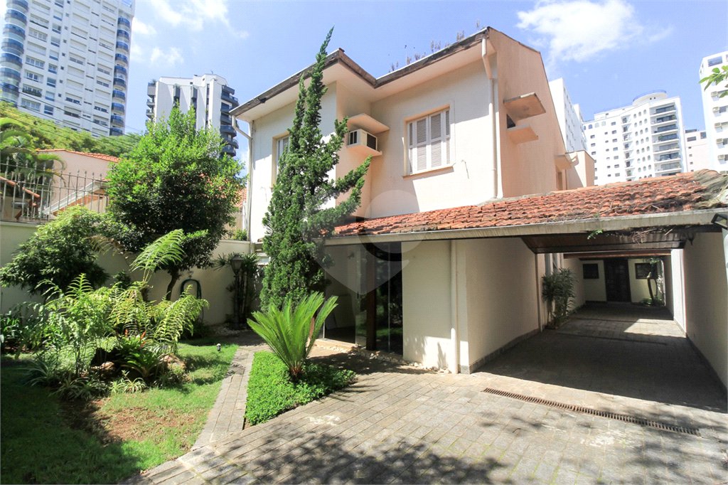 Casa à venda com 3 quartos, sendo 1 suíte, em Indianópolis, São Paulo, SP