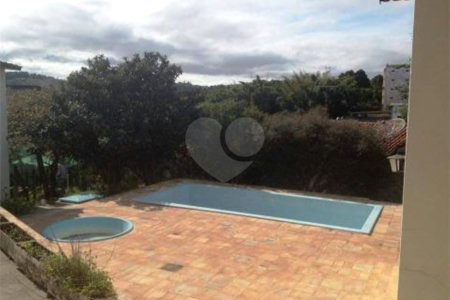 Casa à venda com 3 quartos, sendo 1 suíte, no Centro, Vinhedo, SP