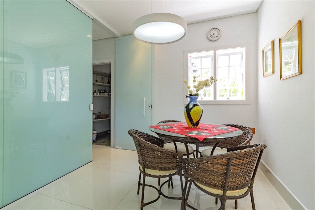 Casa à venda com 7 quartos, sendo 5 suítes, em Morumbi, São Paulo, SP
