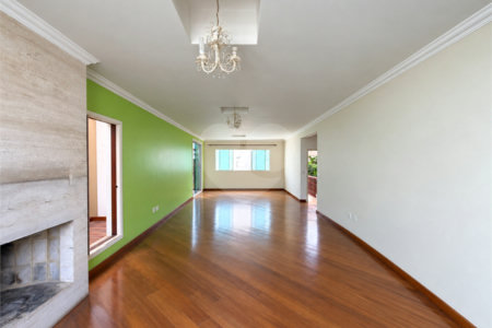 Casa à venda com 3 quartos, sendo 1 suíte, no condomínio Vila das Emboabas, São Paulo - SP