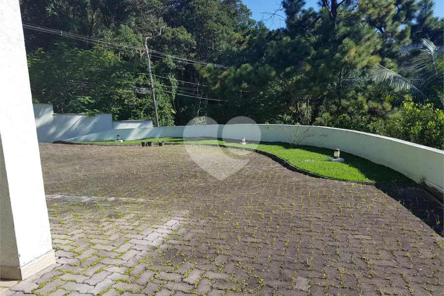 Casa à venda com 4 quartos, sendo 2 suítes, no condomínio Alpes da Cantareira, Mairiporã - SP