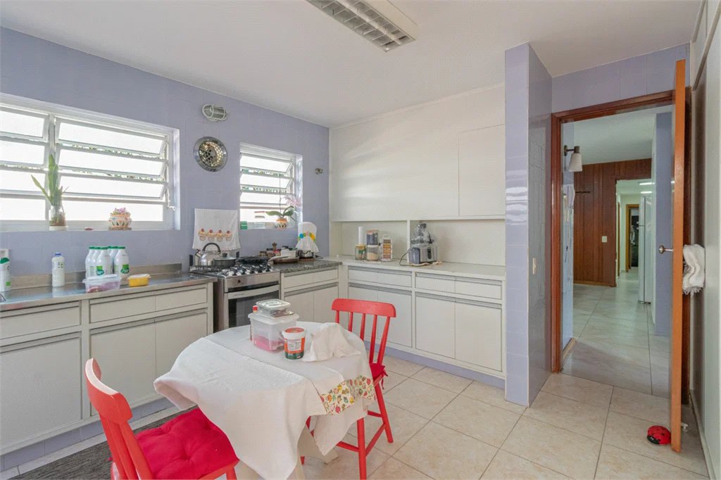 Casa Térrea à venda com 4 quartos, sendo 2 suítes, em Alto de Pinheiros, São Paulo, SP