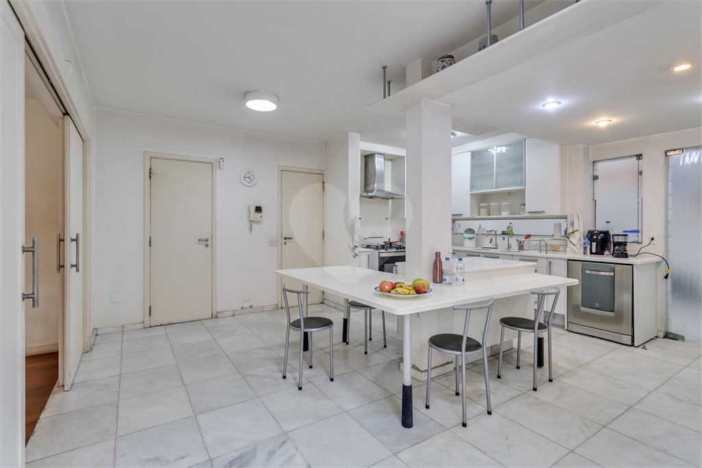 Casa à venda com 4 quartos, sendo 2 suítes, em Chácara Monte Alegre, São Paulo, SP