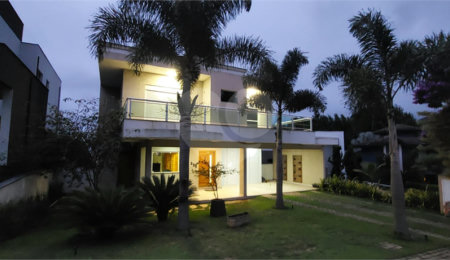 Casa para alugar com 4 quartos, sendo 3 suítes, no condomínio Figueira Garden, Atibaia - SP