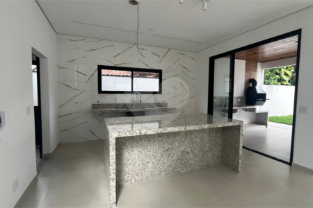 Casa à venda com 3 suítes no condomínio Village Itaguaçu, Atibaia - SP