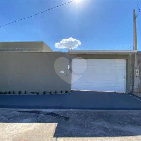 Casa térrea com piscina para venda no Residencial Arcoville