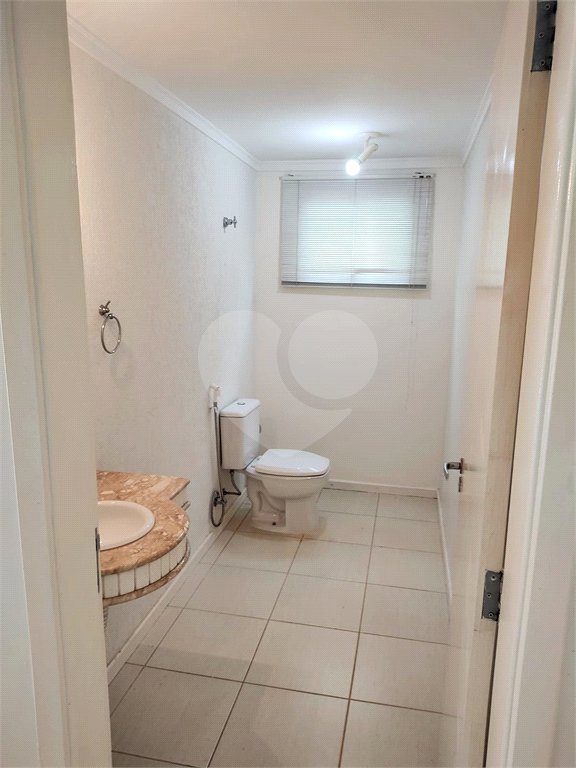 Casa à venda ou para alugar com 3 suítes no condomínio Residencial Jardim das Palmeiras, Vinhedo - SP
