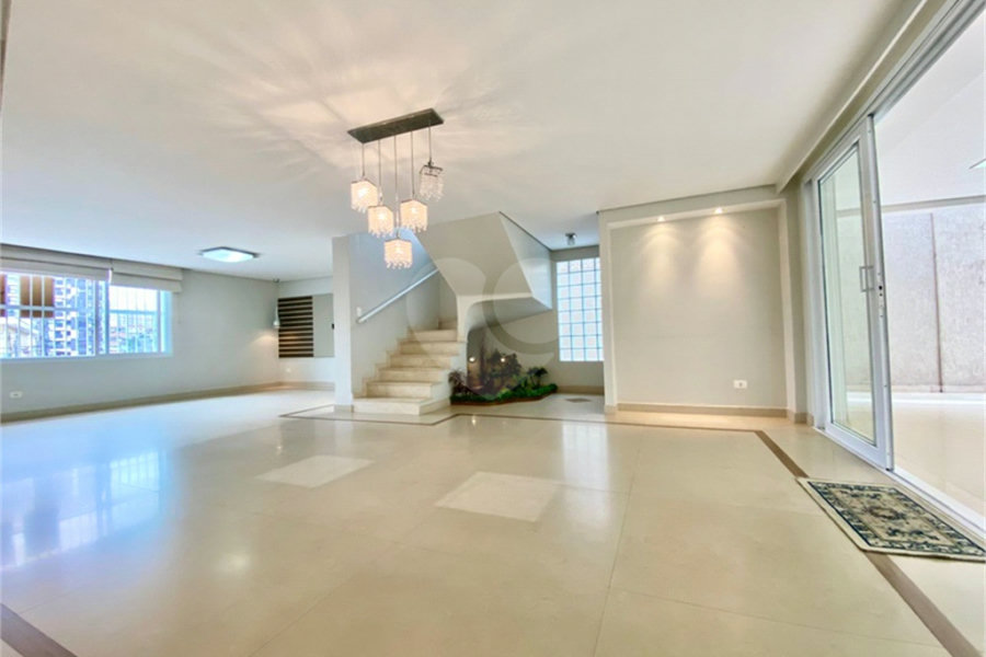 Sobrado à venda com 4 quartos, sendo 3 suítes, em Vila Ester (zona Norte), São Paulo, SP