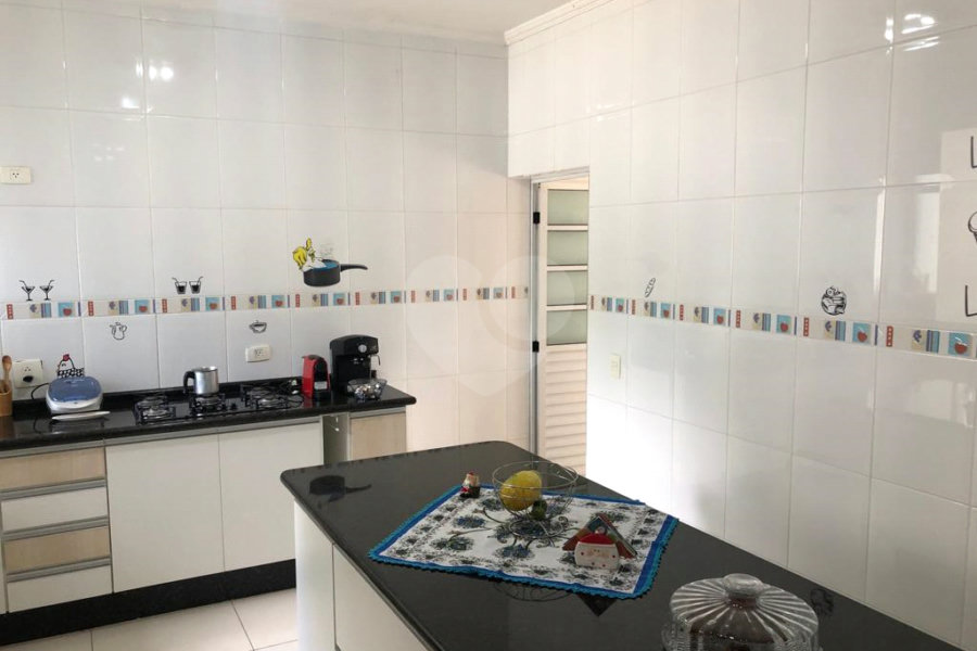 Casa à venda com 3 quartos, sendo 1 suíte, no condomínio Parque Suiça, Caieiras - SP