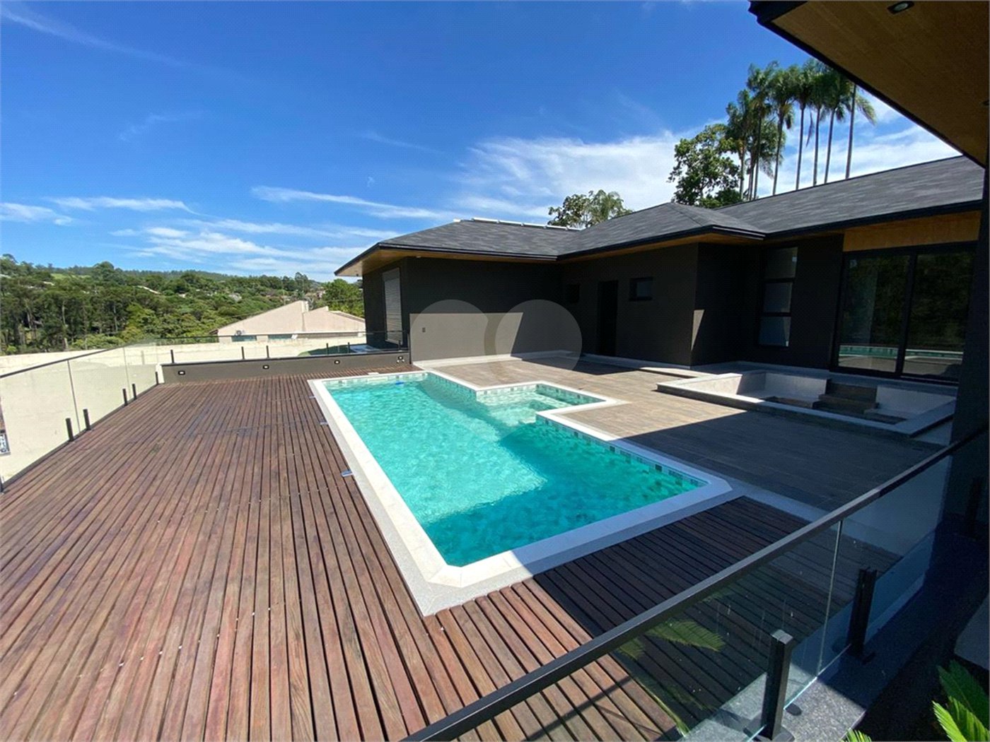 Casa à venda com 4 quartos, sendo 3 suítes,  no condomínio Jardim das Palmeiras, Bragança Paulista - SP