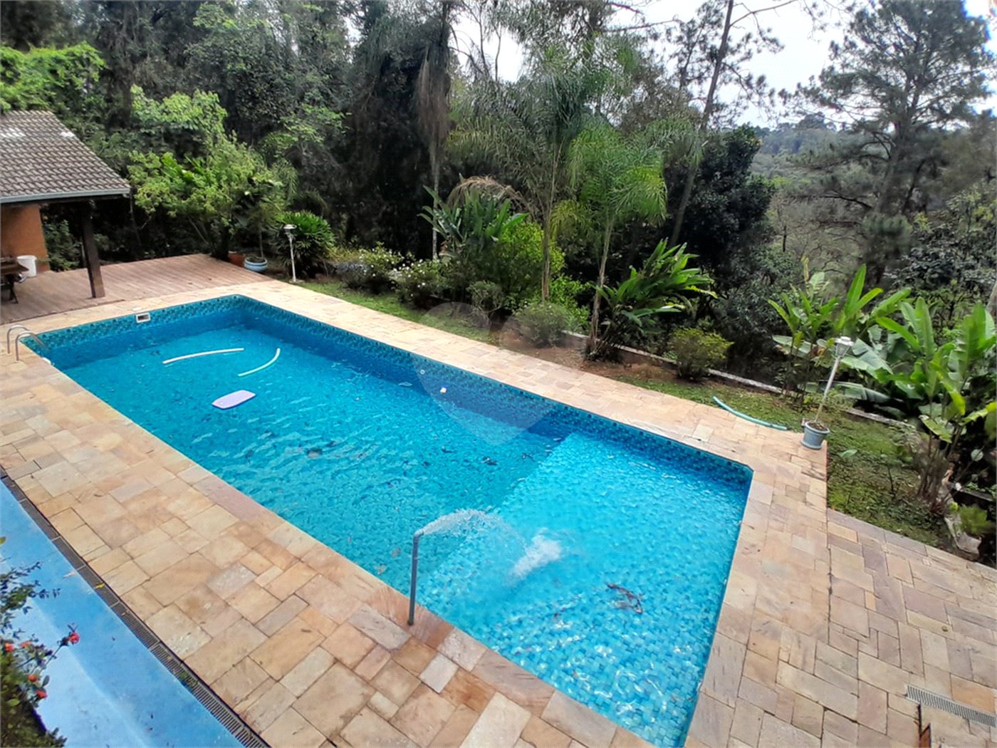 Casa Térrea à venda com 5 quartos, sendo 2 suítes,  em Roseira, Mairiporã, SP