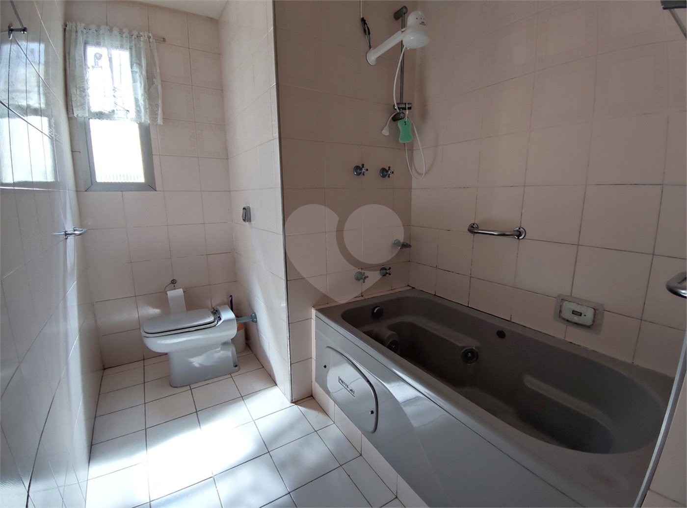 Sobrado à venda com 4 quartos, sendo 2 suítes, em Chácara Monte Alegre, São Paulo, SP
