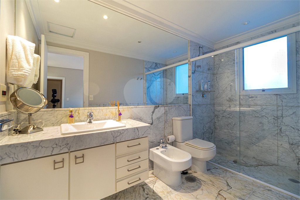 Apartamento à venda com 5 suítes em Moema, São Paulo, SP
