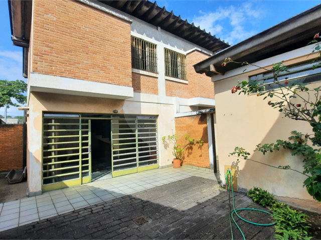 Sobrado à venda com 4 quartos, sendo 1 suíte,  em City Campo Grande, São Paulo, SP