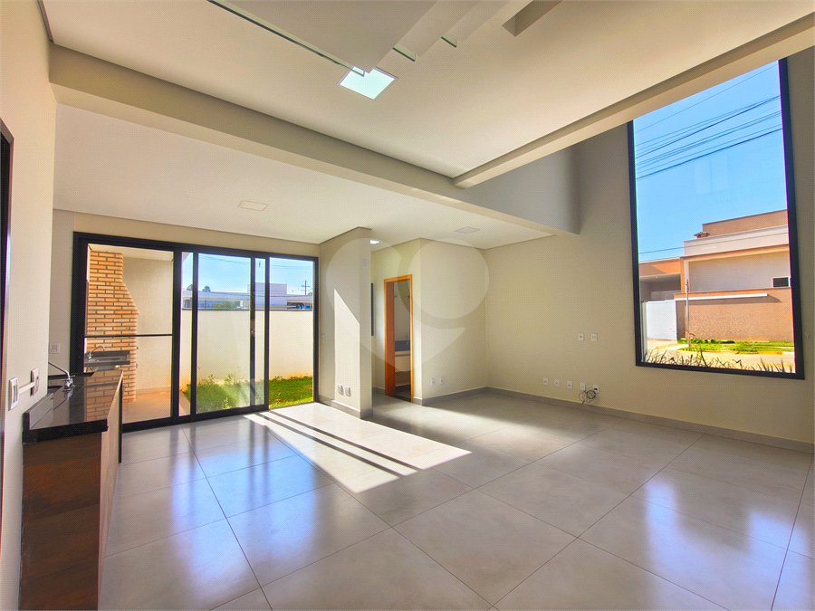 Casa à venda com 3 quartos, sendo 1 suíte, no condomínio Terras de São Francisco, Sorocaba - SP