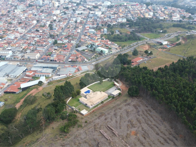 Casa à venda com 4 suítes no Centro, Extrema, MG