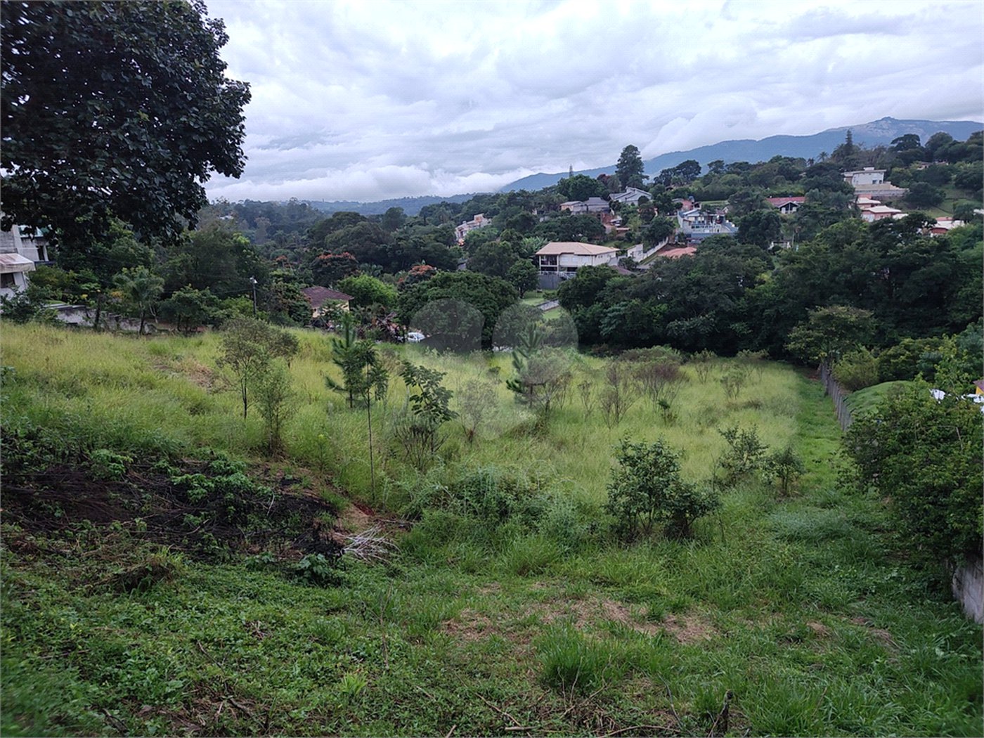 Terreno em Atibaia com 2.090 metros, ótimo para fazer chácara, excelente localização, aceita financiamento
