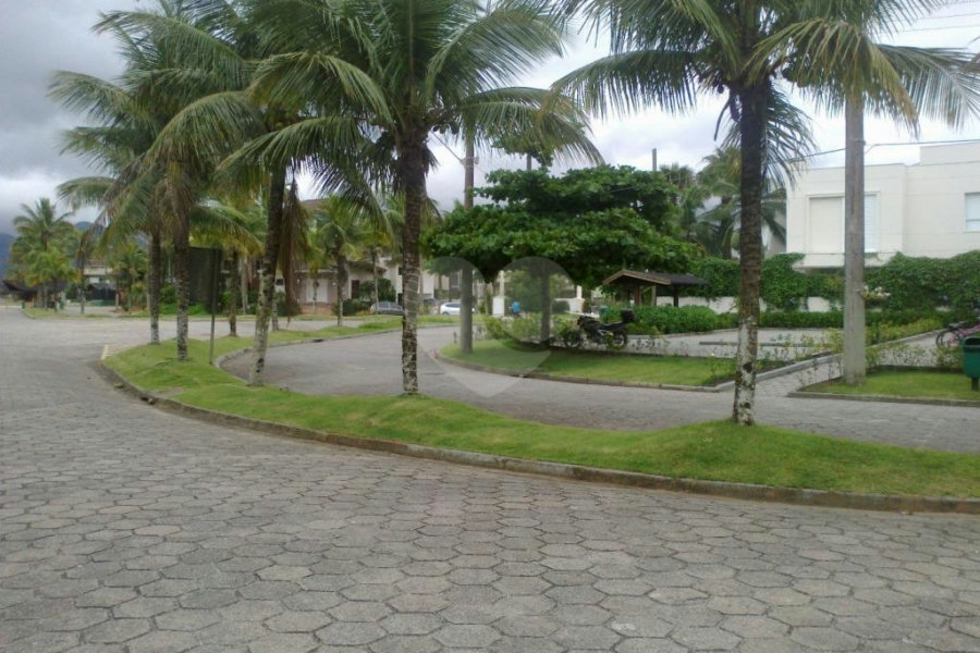 Sobrado à venda com 5 suítes em Enseada, Bertioga, SP
