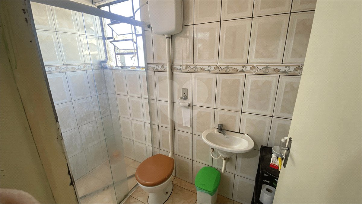 Sobrado à venda com 4 quartos, sendo 1 suíte, em Conjunto Habitacional Itapetininga F3, Itapetininga, SP