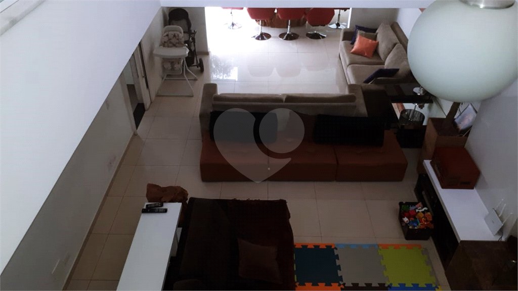 Casa à venda com 4 quartos, sendo 2 suítes, no condomínio Cond Residencial Villagio da Serra, São Paulo - SP