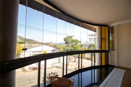 Sobrado à venda com 5 quartos, sendo 3 suítes, no Centro, São Roque, SP