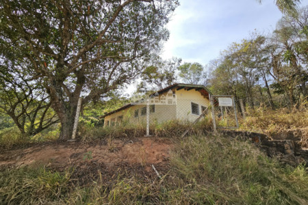 Chácara à venda com 2 quartos em Estância Santa Maria do Laranjal, Atibaia, SP