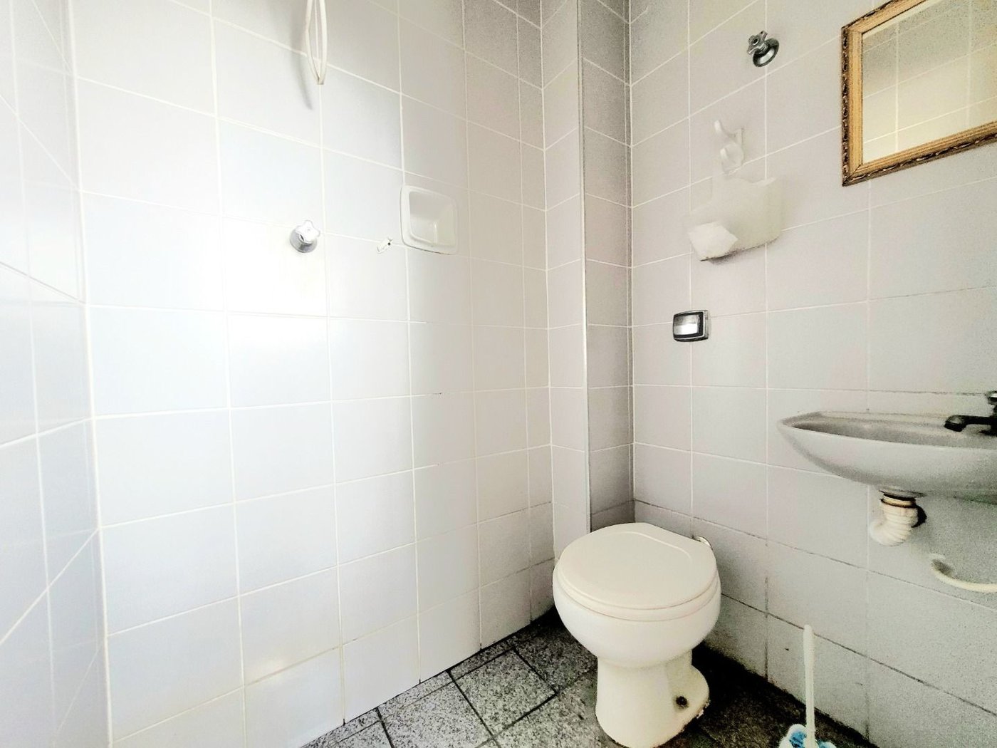 Apartamento com 2 dormitórios, 1 suíte, dependência de empregada à venda, 107 m² por R$ 640.000 - Marapé - Santos/SP