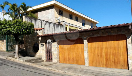 Sobrado à venda com 4 quartos, sendo 2 suítes,  em Tremembé, São Paulo, SP