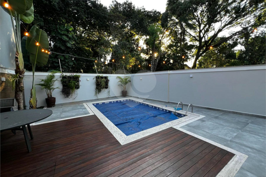 Sobrado à venda com 4 suítes em Jardim Floresta, São Paulo, SP