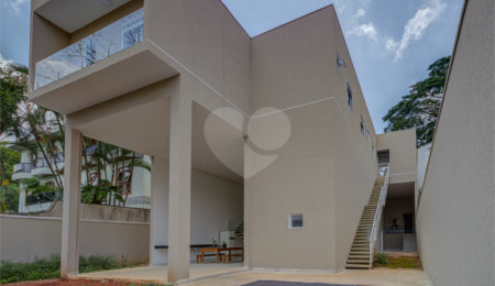 Sobrado à venda com 6 quartos, sendo 5 suítes,  em Interlagos, São Paulo, SP