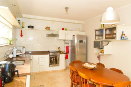 Casa à venda com 4 quartos, sendo 1 suíte, no Centro, Atibaia, SP