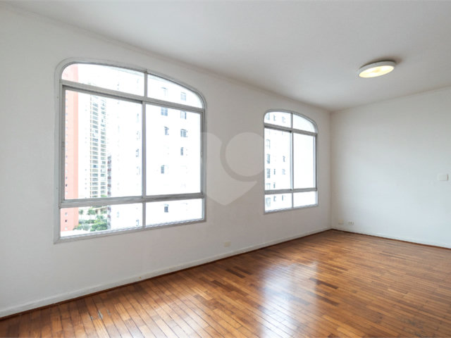Apartamento à venda com 3 quartos, sendo 1 suíte,  em Vila Sofia, São Paulo, SP