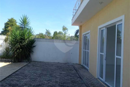 Casa à venda com 4 quartos, sendo 2 suítes,  no condomínio Jardim Imperador, Igaratá - SP