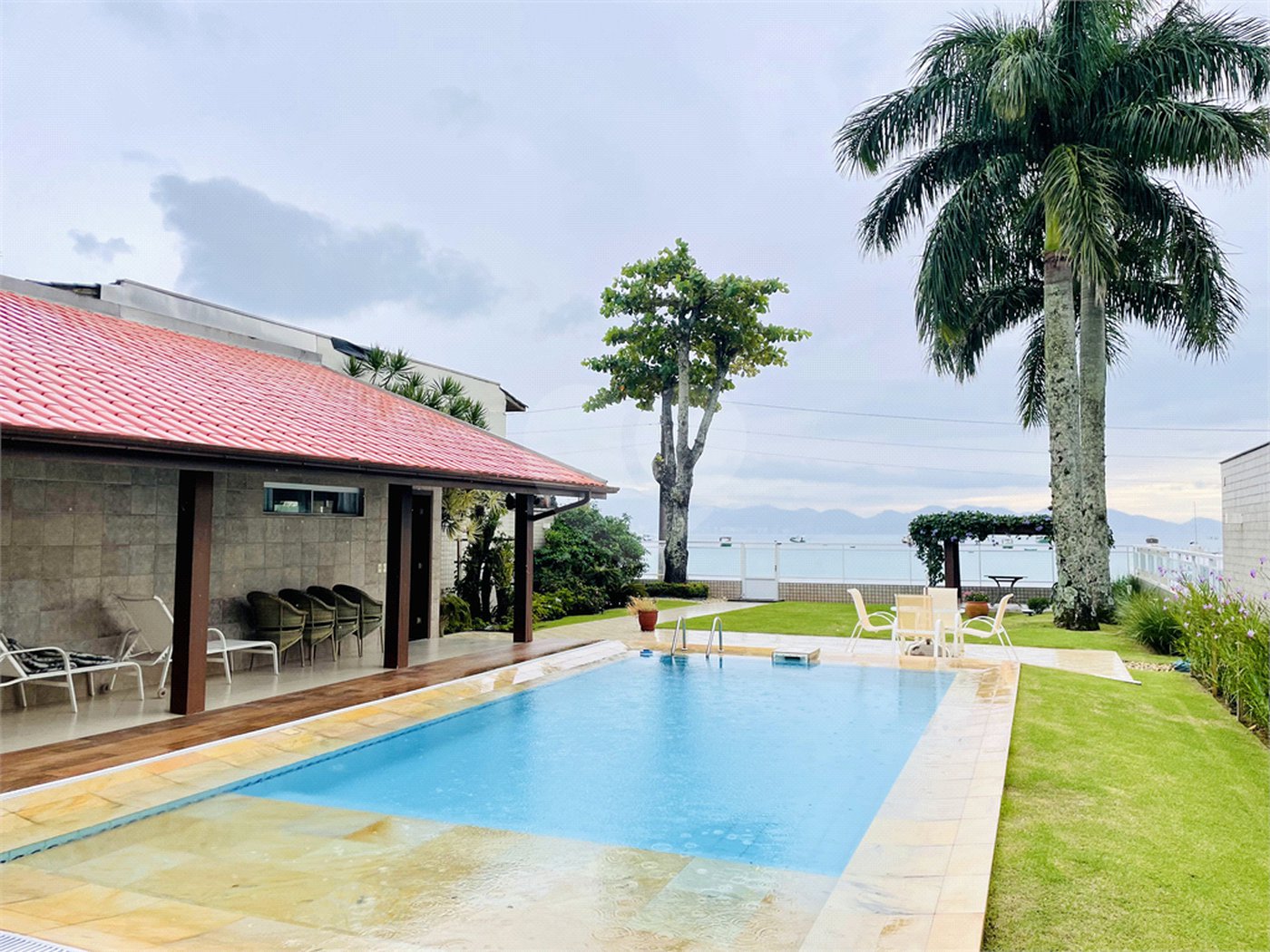 Casa à venda com 5 suítes no Centro, Porto Belo, SC