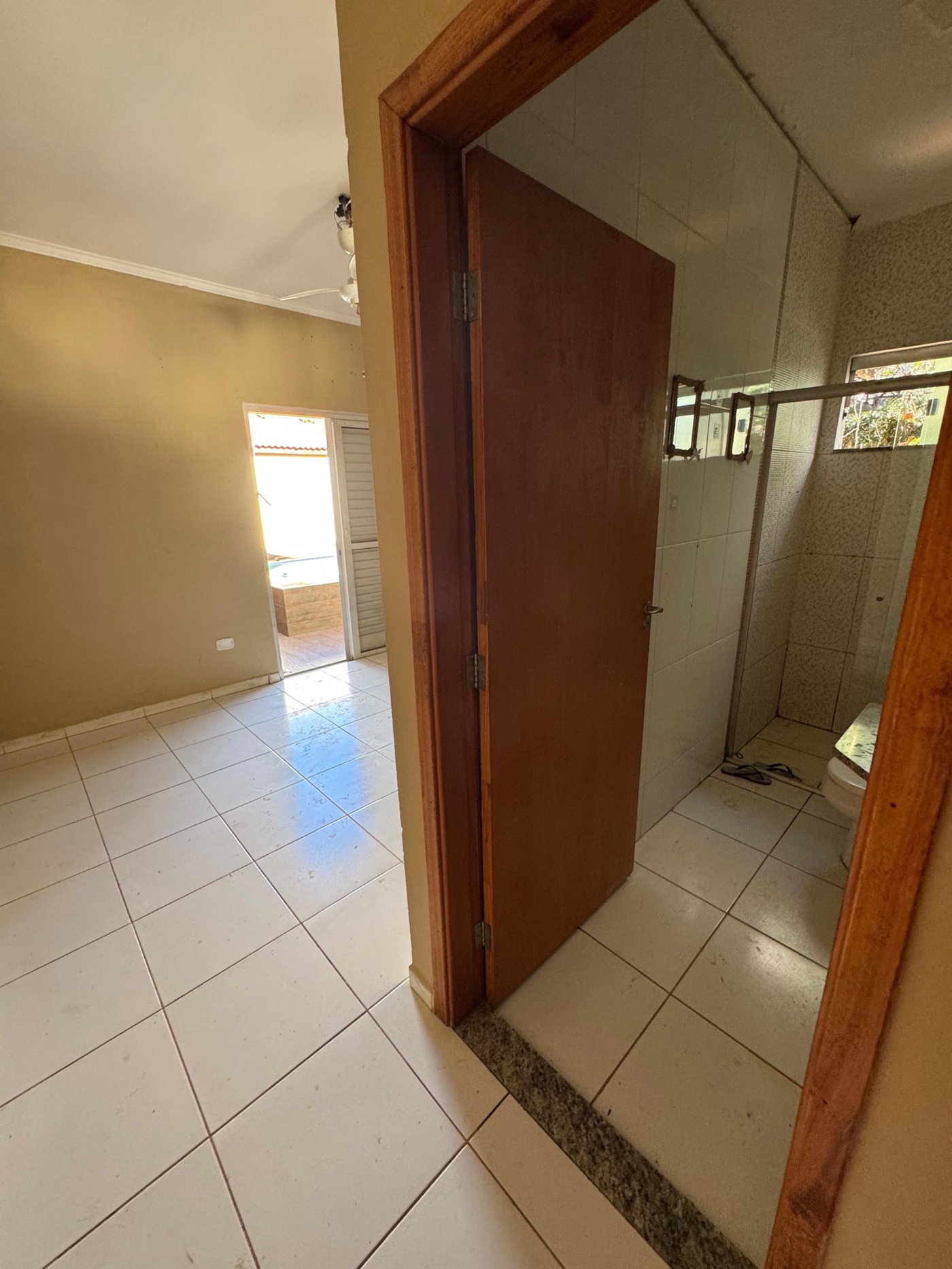 Casa para alugar com 3 quartos, sendo 1 suíte,  em Santa Luzia, Três Lagoas, MS