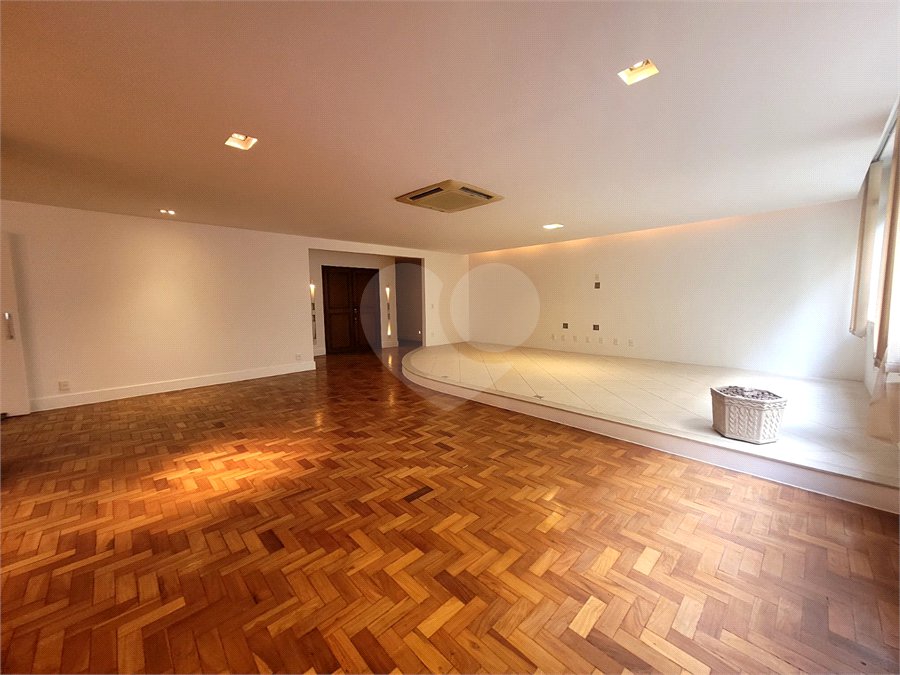 Apartamento à venda com 4 quartos, sendo 1 suíte, em Copacabana, Rio de Janeiro, RJ