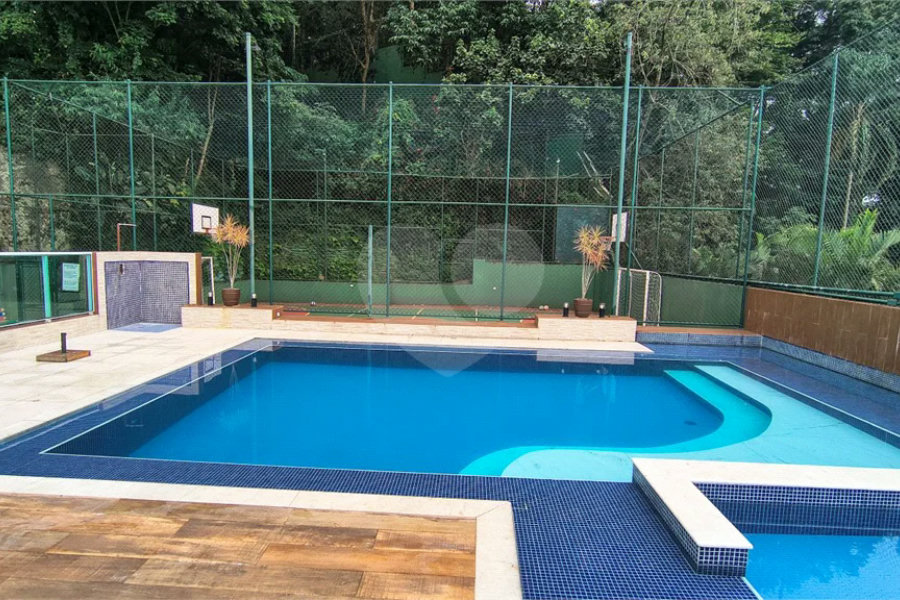 Casa à venda com 4 quartos, sendo 3 suítes, no condomínio Da Serra, São Paulo - SP