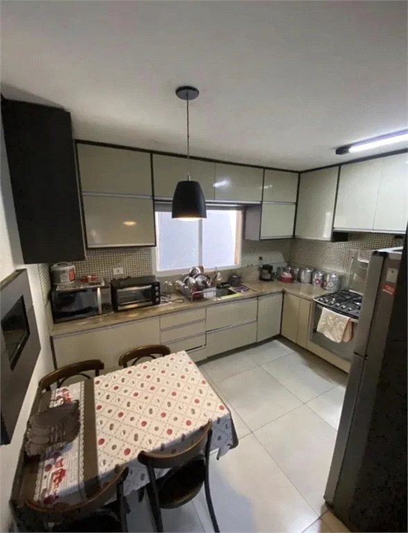 Sobrado à venda com 5 quartos em Santa Maria, Osasco, SP