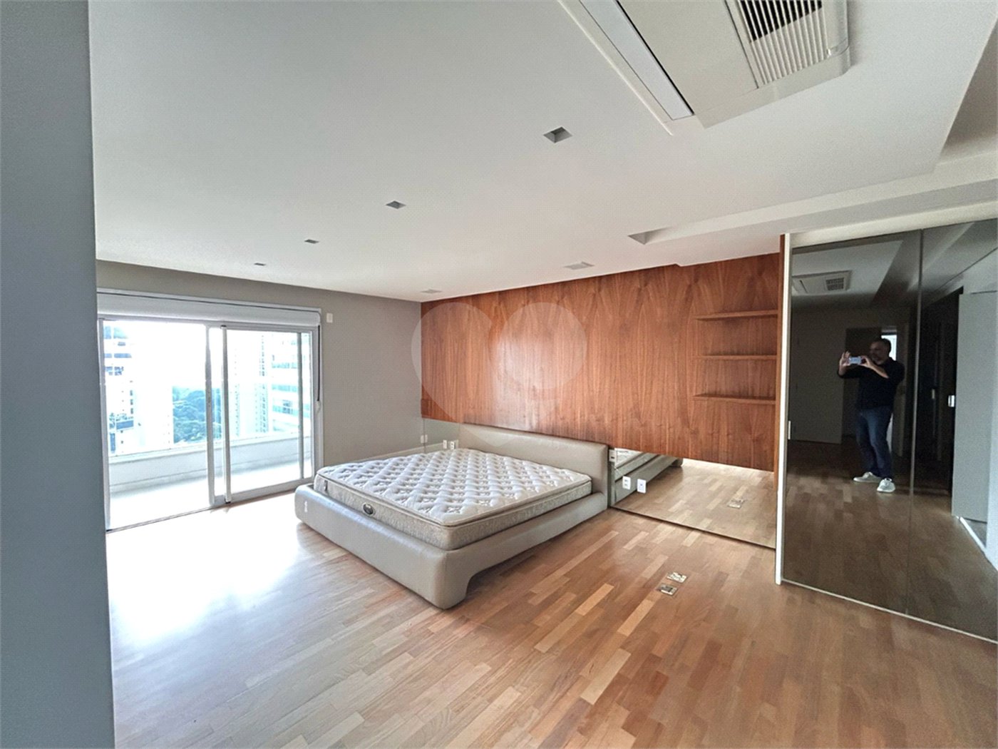 Apartamento à venda com 3 suítes em Moema, São Paulo, SP