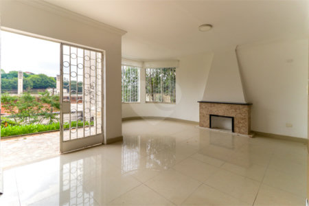 Casa à venda ou para alugar com 4 quartos, sendo 1 suíte,  em Pacaembu, São Paulo, SP