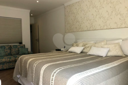 Casa à venda com 3 suítes em Santana, São Paulo, SP