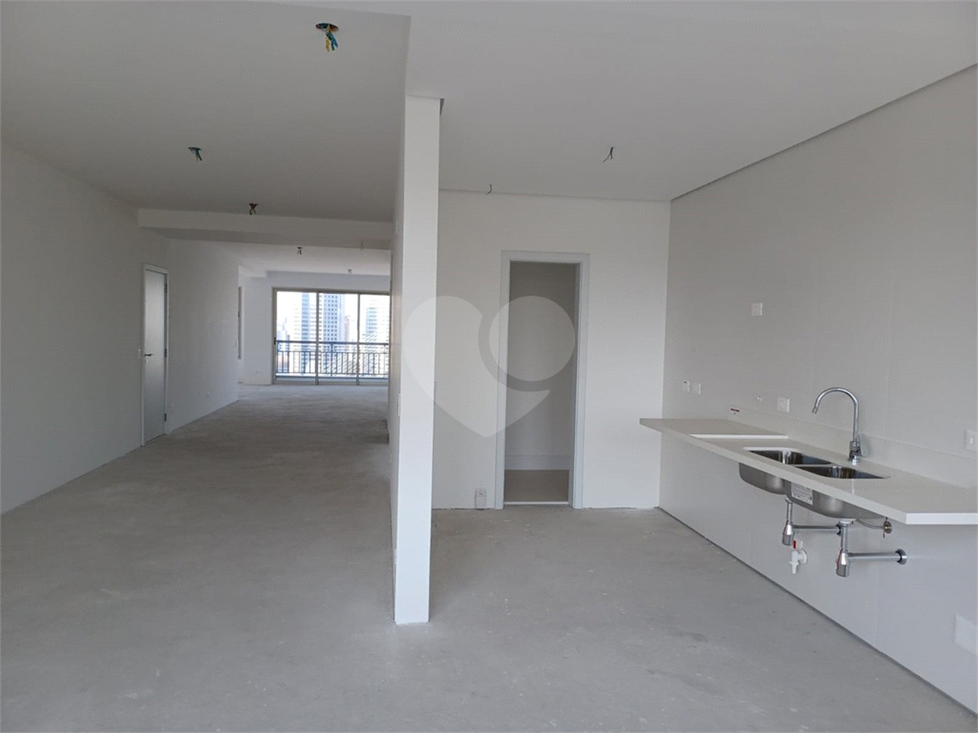 Apartamento à venda com 4 suítes em Real Parque, São Paulo, SP