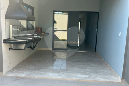 Sobrado à venda com 3 quartos, sendo 1 suíte, em Jardim Brasil, São Roque, SP